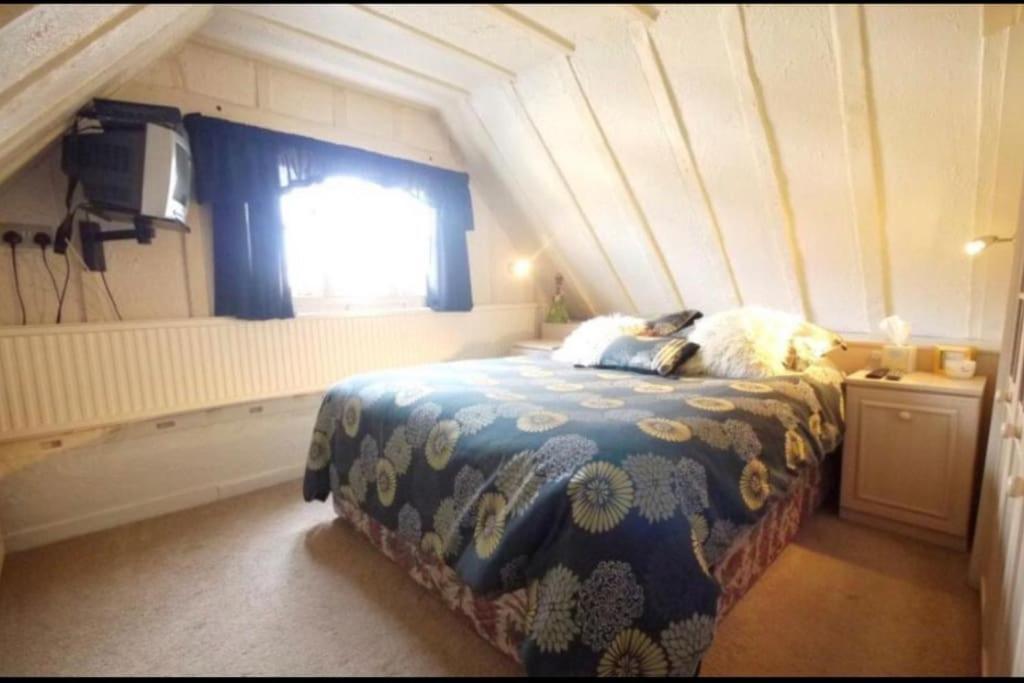 3Bedroom Beautiful Cottage Чесхънт Екстериор снимка